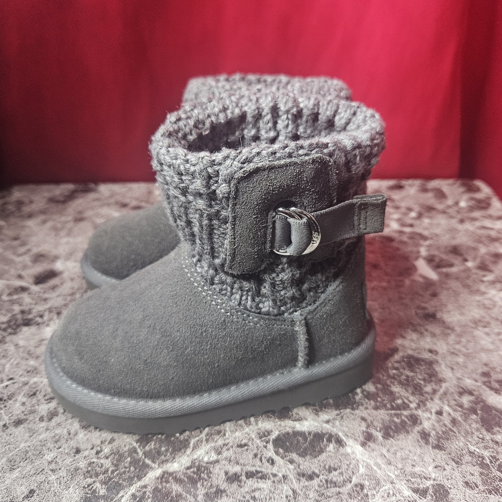 UGG Girls Classic Solene Mini Boot size 7